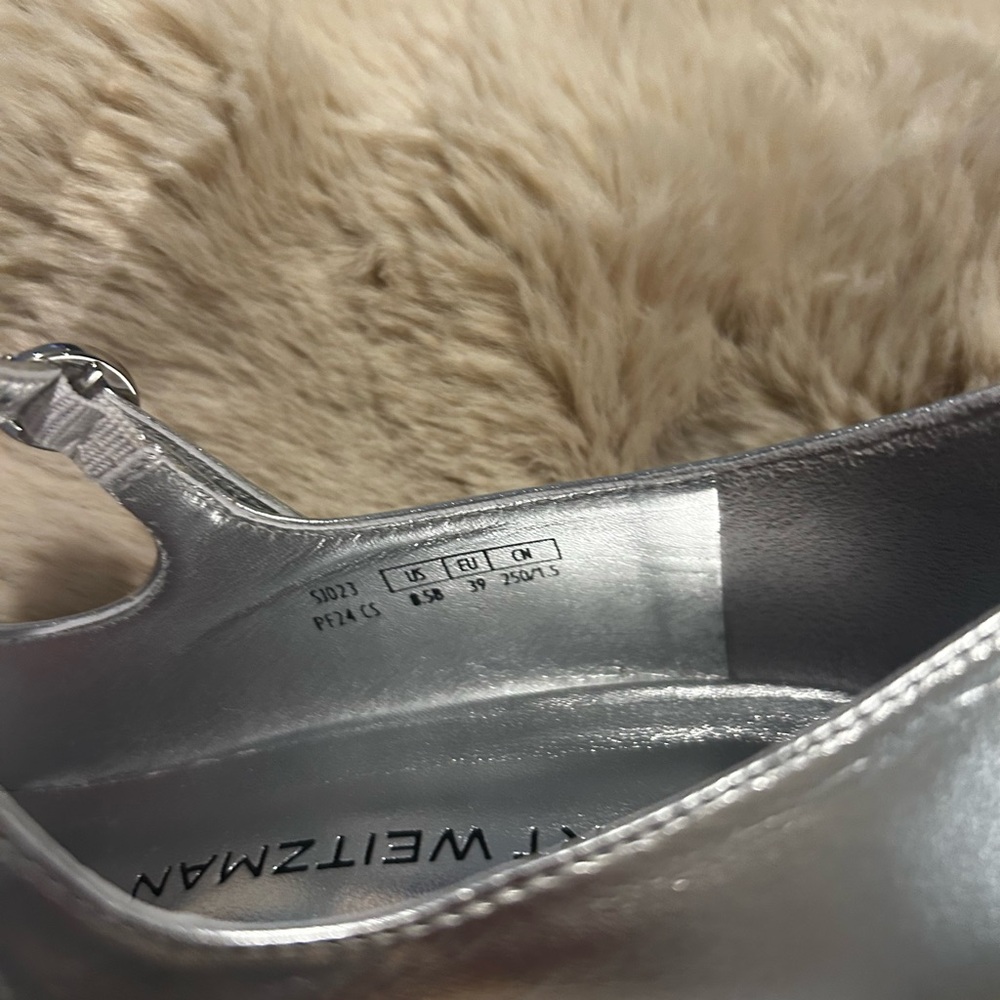 Stuart Weitzman - Picture 6 of 7